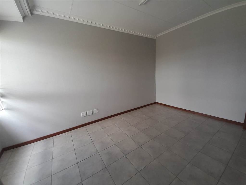 136  m² Commercial space in Lydenburg photo number 2