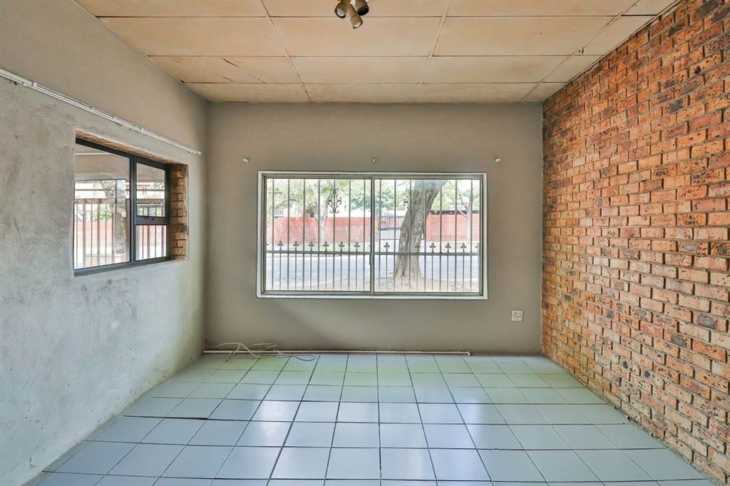 4 Bed House in Benoni Central photo number 5