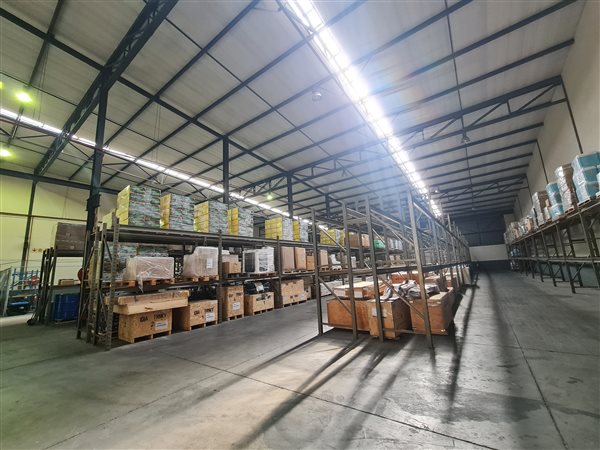 1 570  m² Industrial space