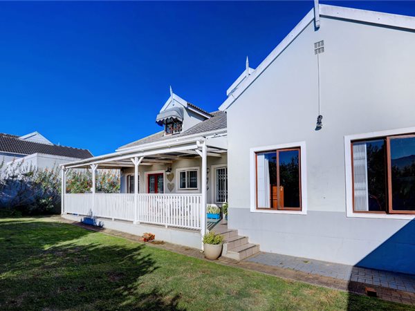 4 Bedroom House 4 Bedroom House