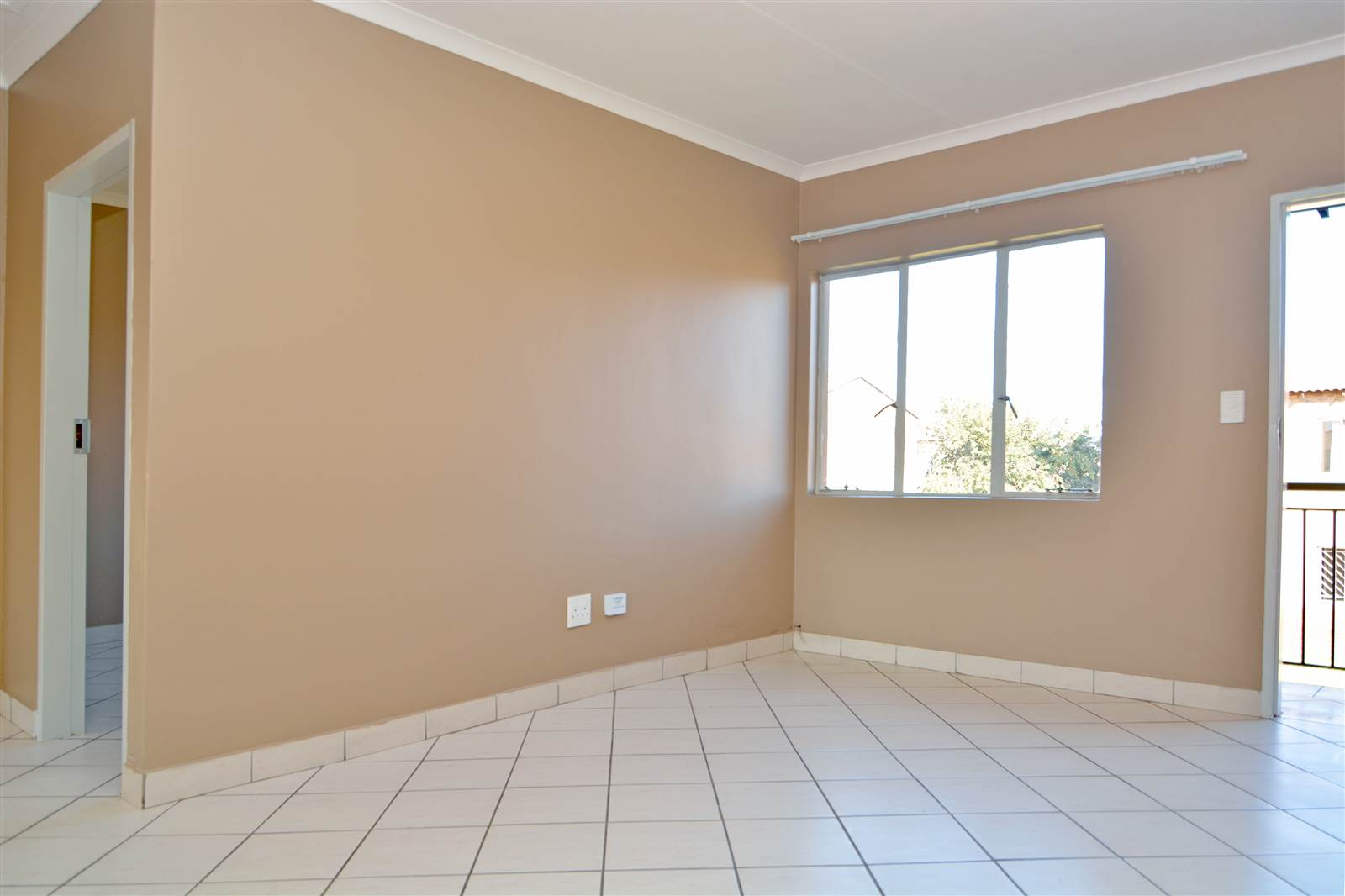 2 Bed Apartment in Protea Glen photo number 4