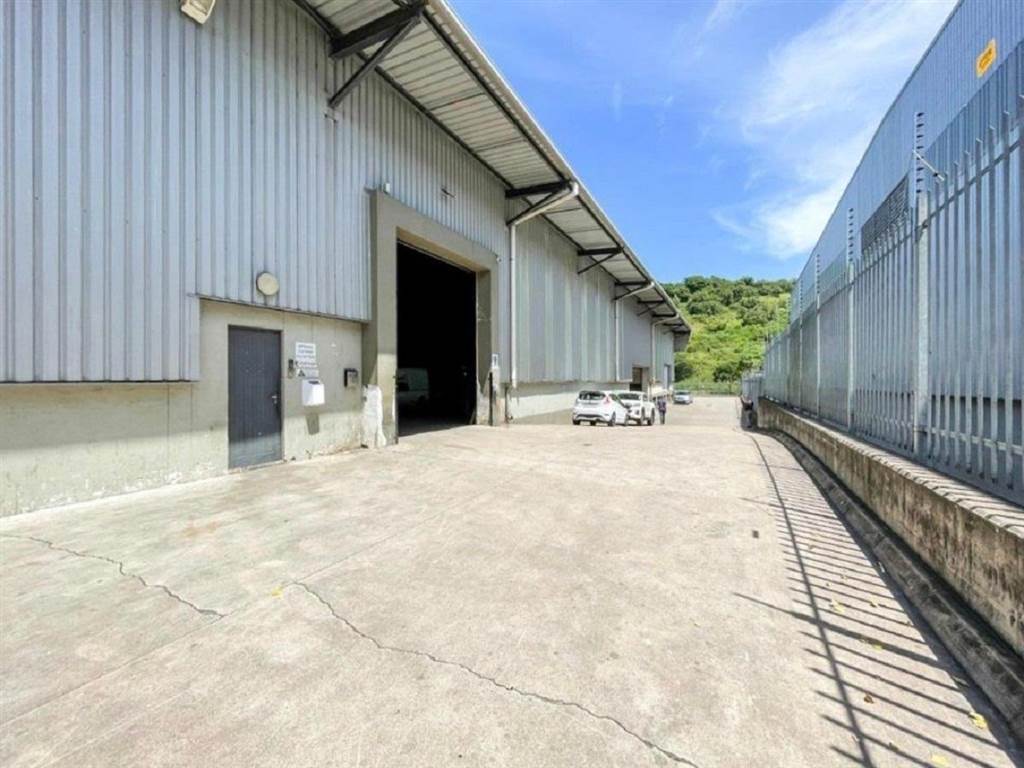 2300  m² Commercial space in Riverhorse Valley photo number 2