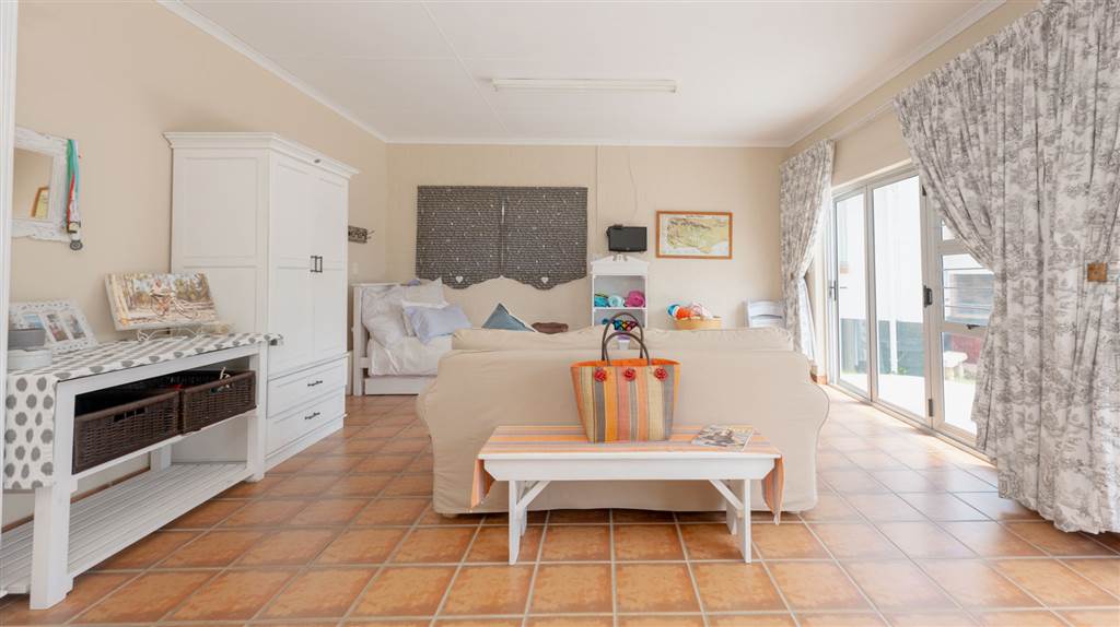4 Bed House in Struisbaai photo number 21