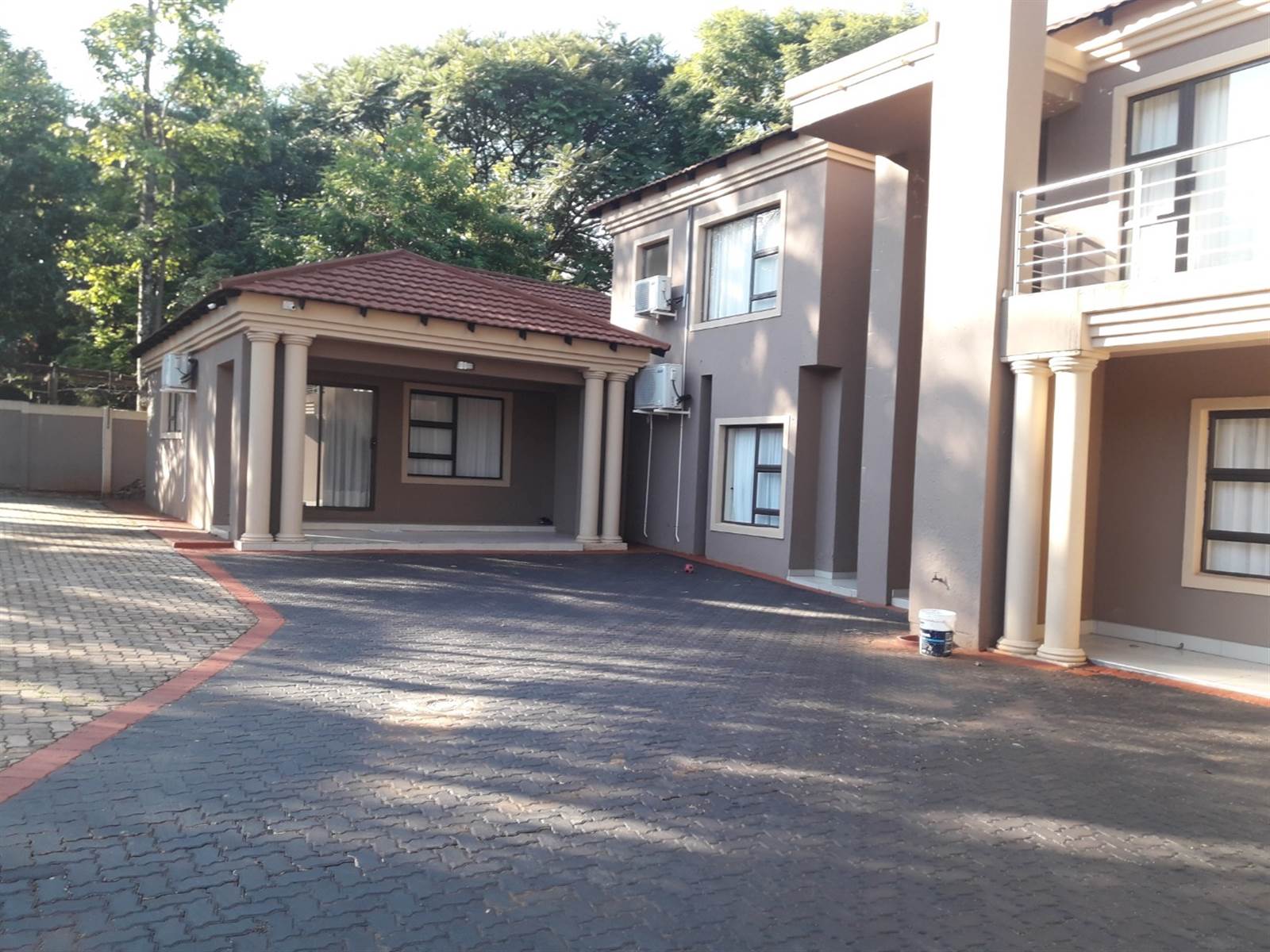 10 Bed House in Louis Trichardt photo number 1