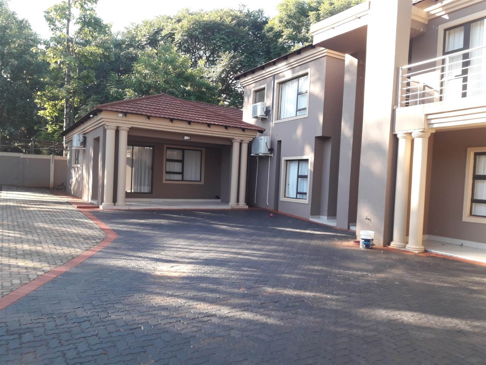 10 Bed House in Louis Trichardt photo number 3
