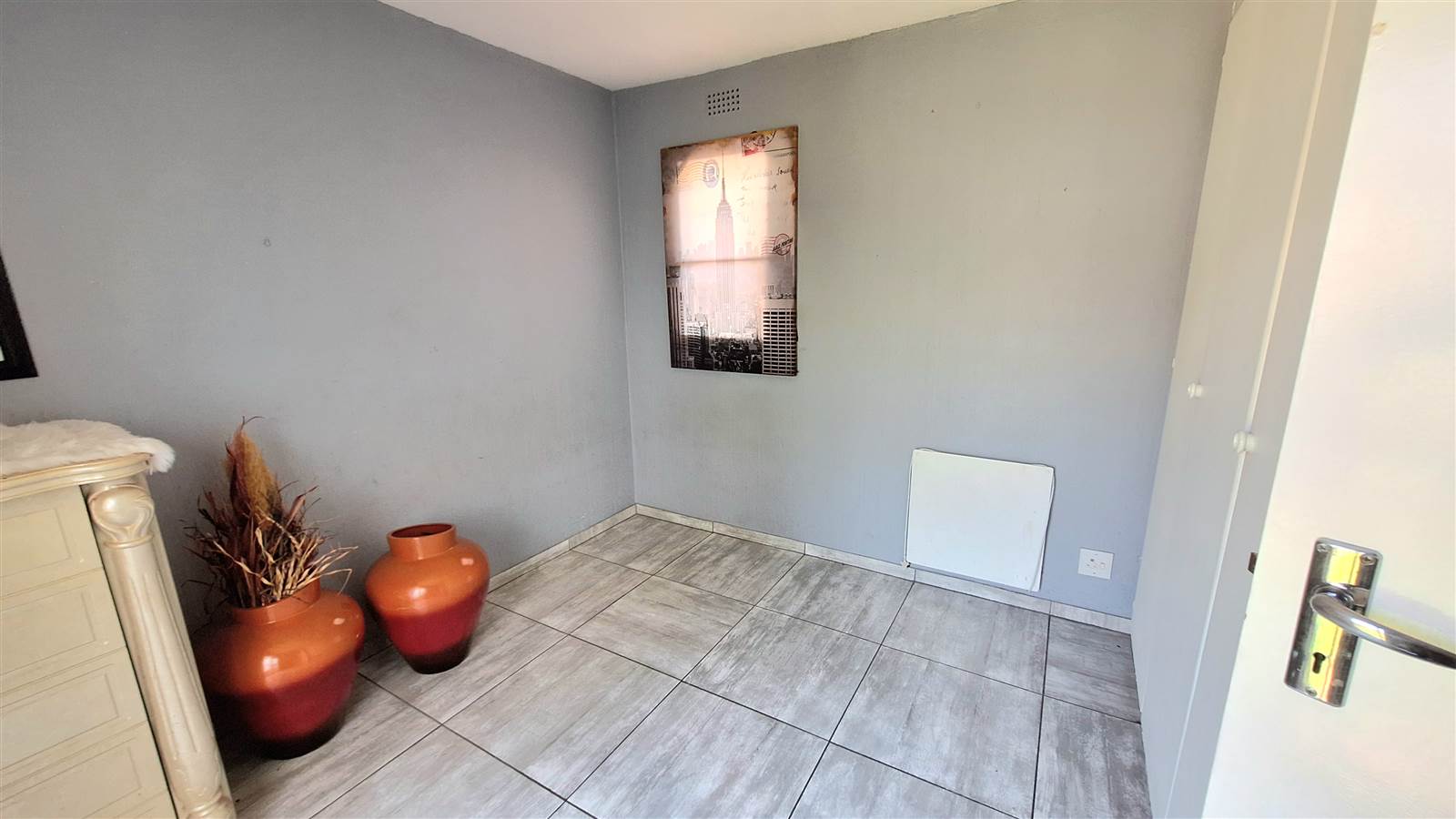 2 Bed Apartment in Corlett Gardens photo number 5