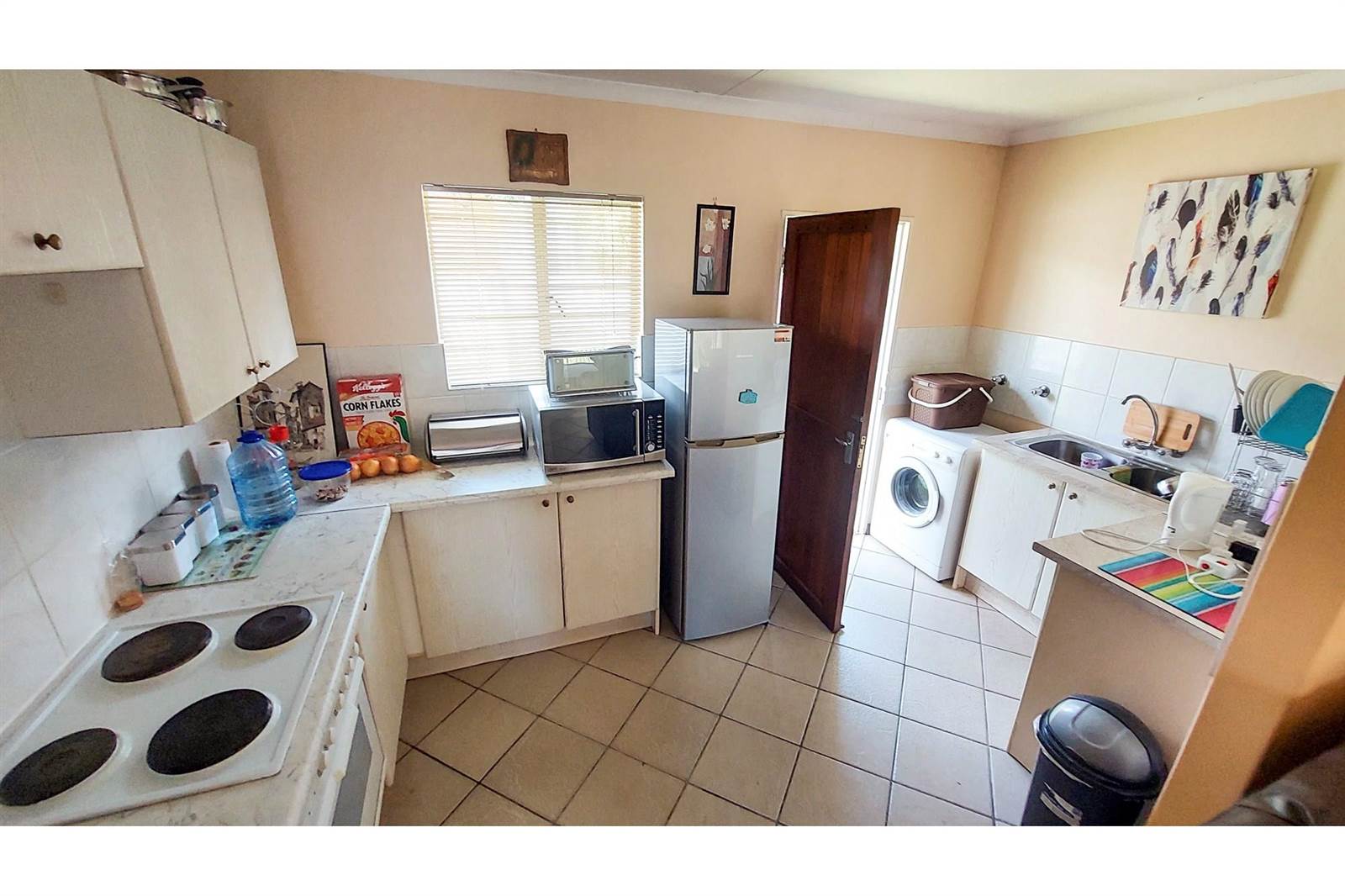 2 Bed Townhouse in Rooihuiskraal North photo number 6