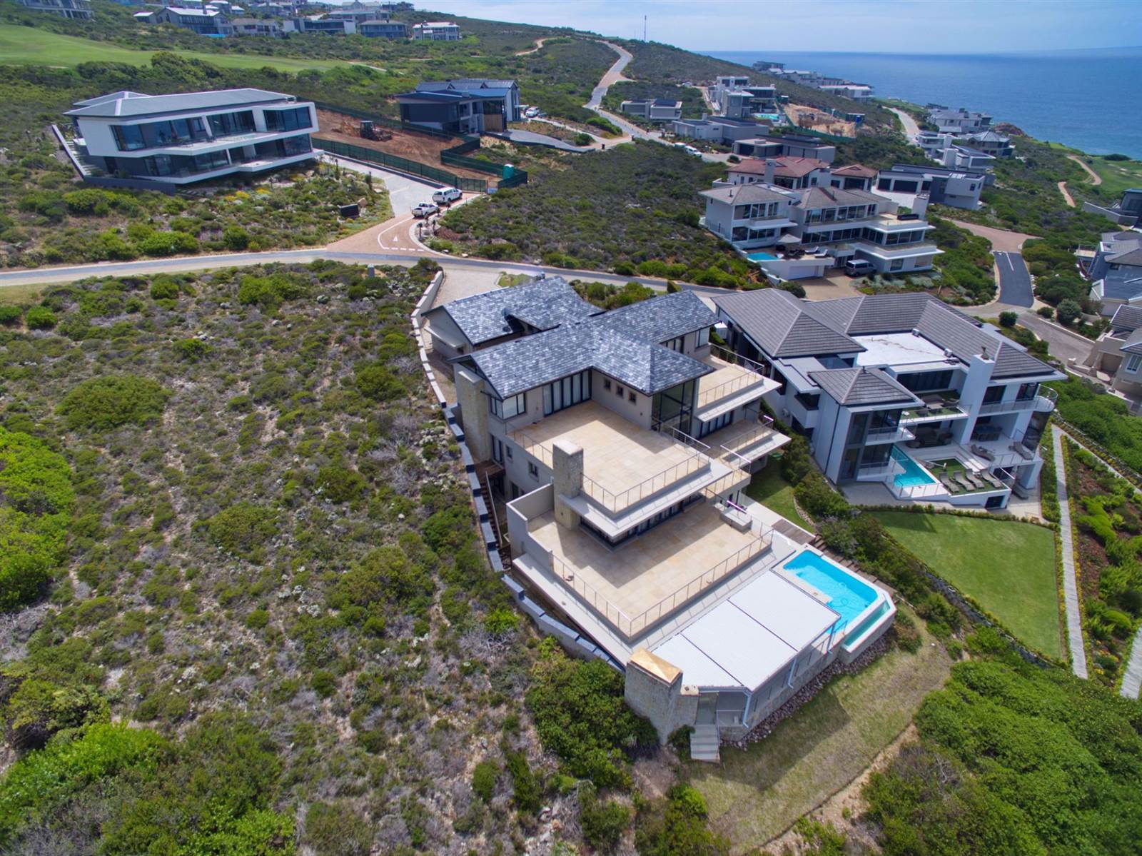 5 Bed House in Pinnacle Point Golf Estate photo number 4