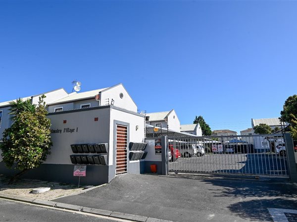 2 Bedroom Duplex 2 Bedroom Duplex