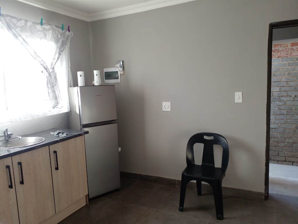 Bachelor apartment in Bohlokong photo number 5