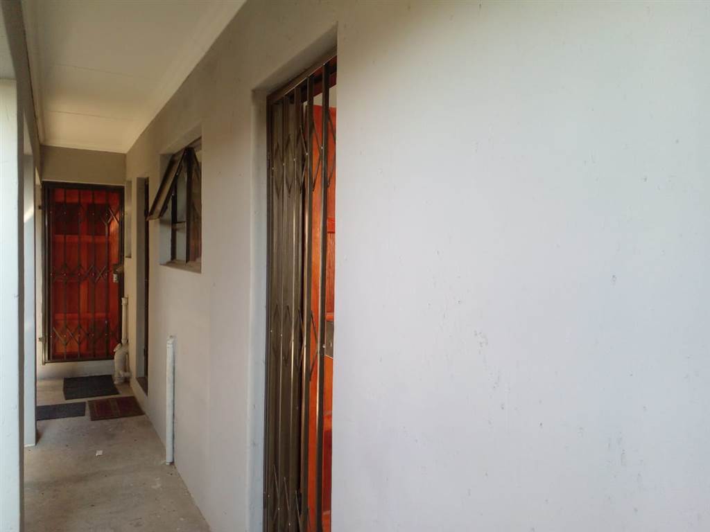 Bachelor apartment in Bohlokong photo number 1