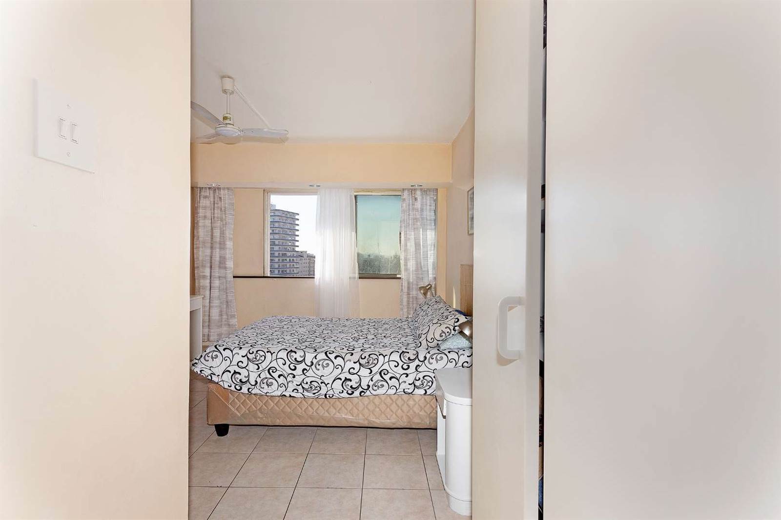 1 Bed Apartment in Sea Point photo number 13