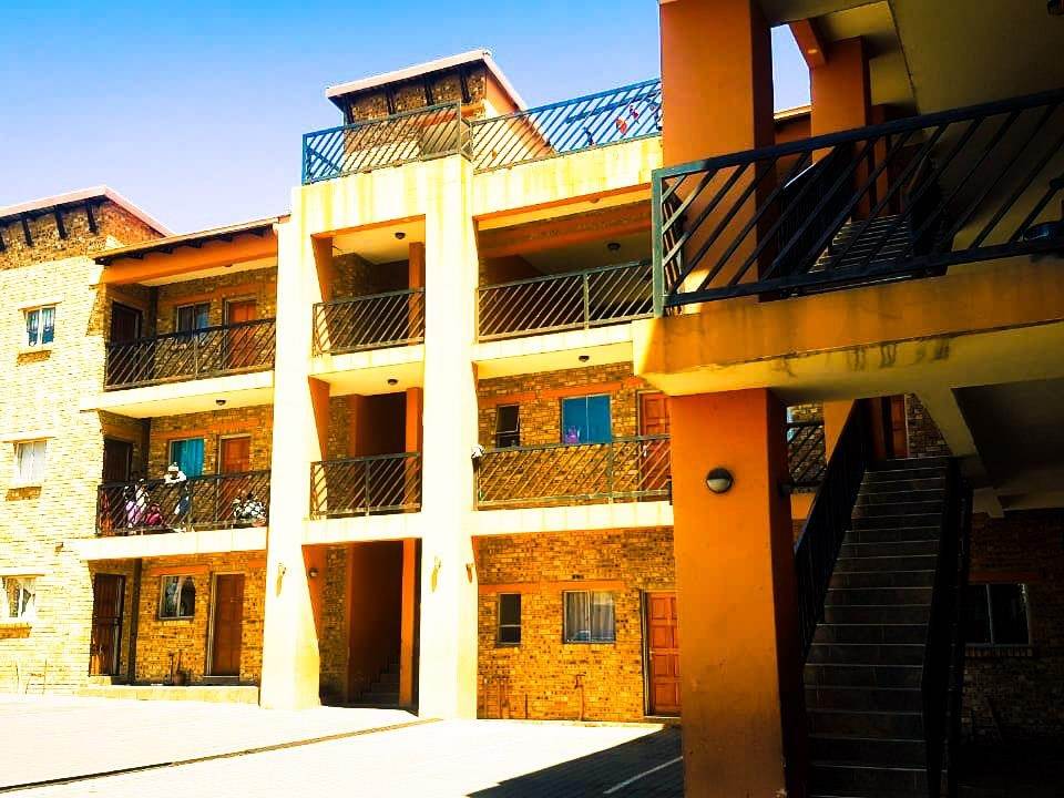20 Bed Apartment in Turffontein photo number 18