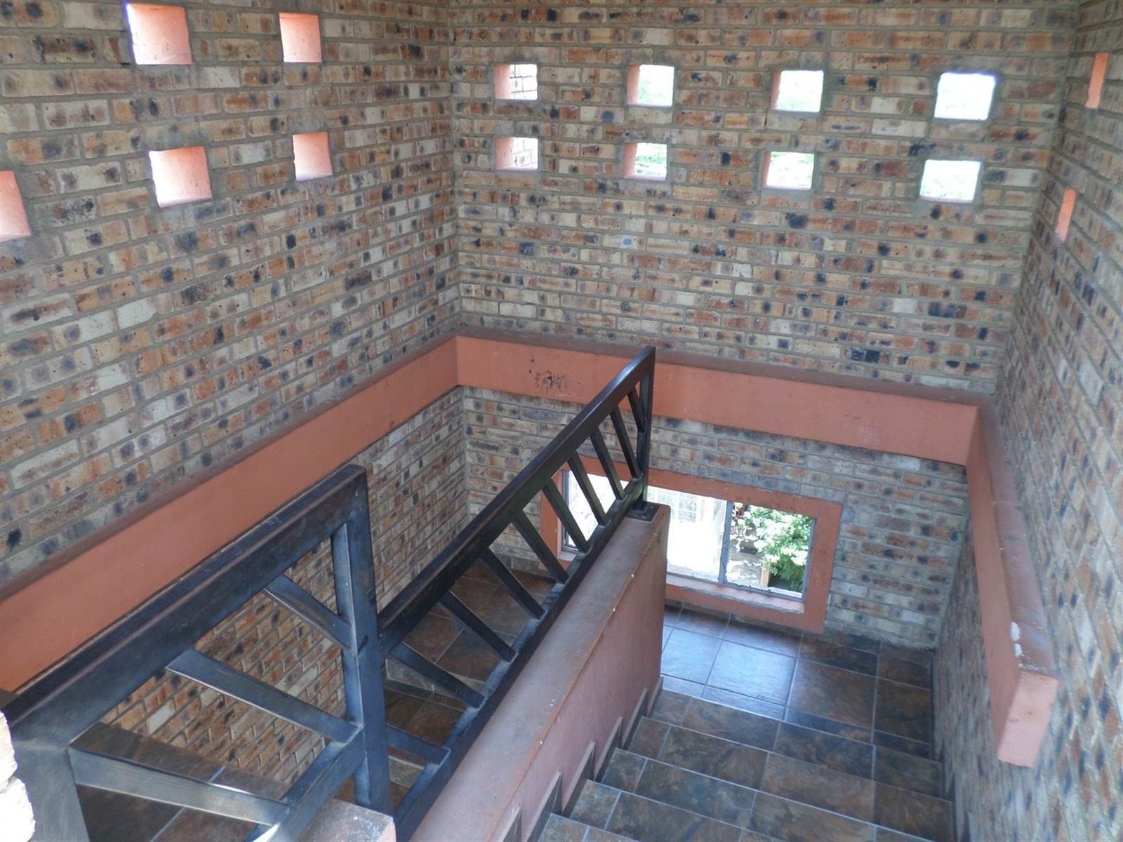 20 Bed Apartment in Turffontein photo number 16