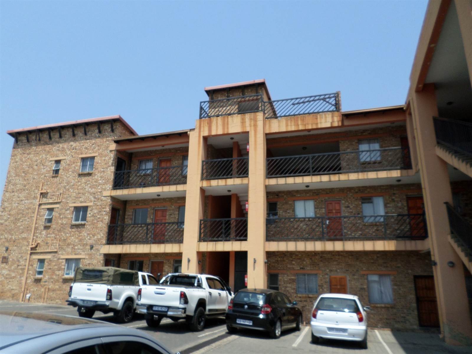 20 Bed Apartment in Turffontein photo number 5