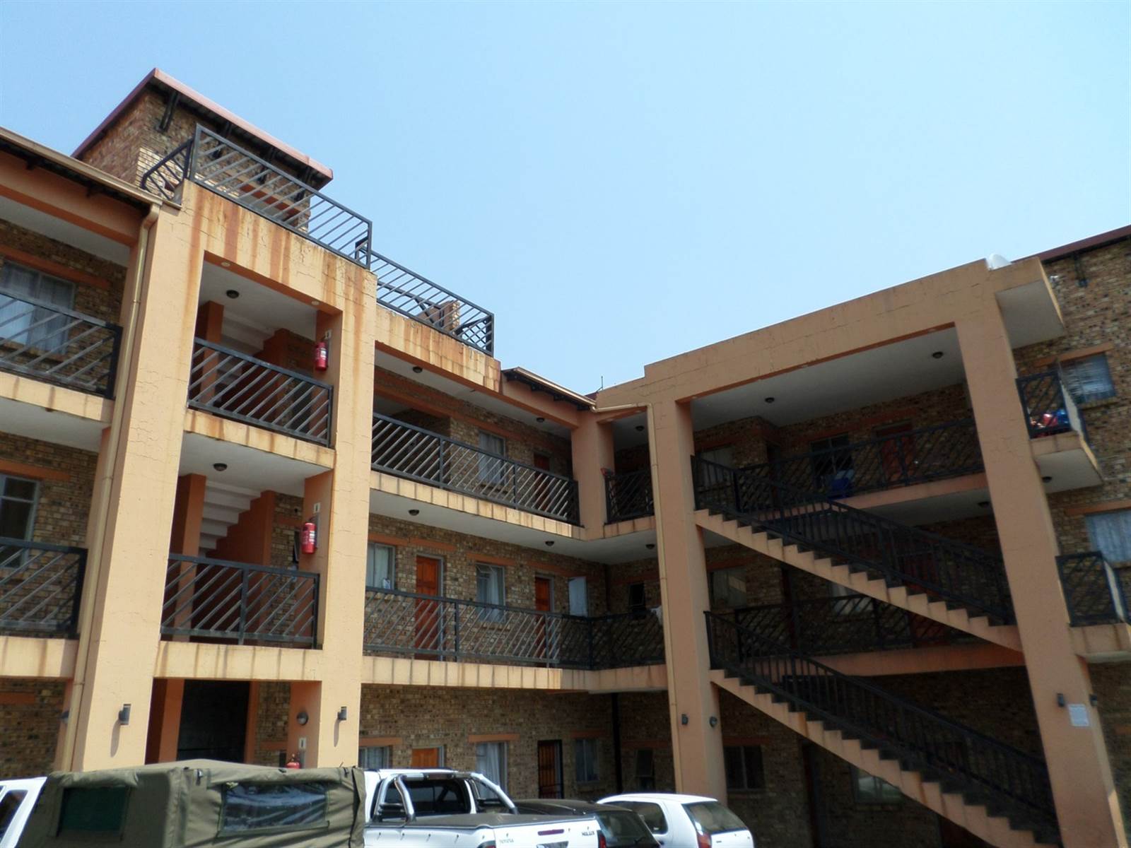 20 Bed Apartment in Turffontein photo number 12