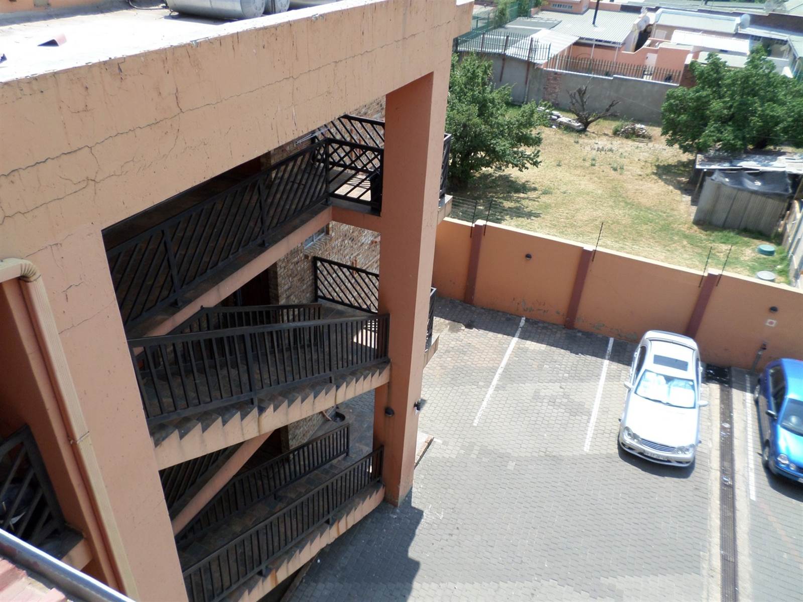 20 Bed Apartment in Turffontein photo number 6