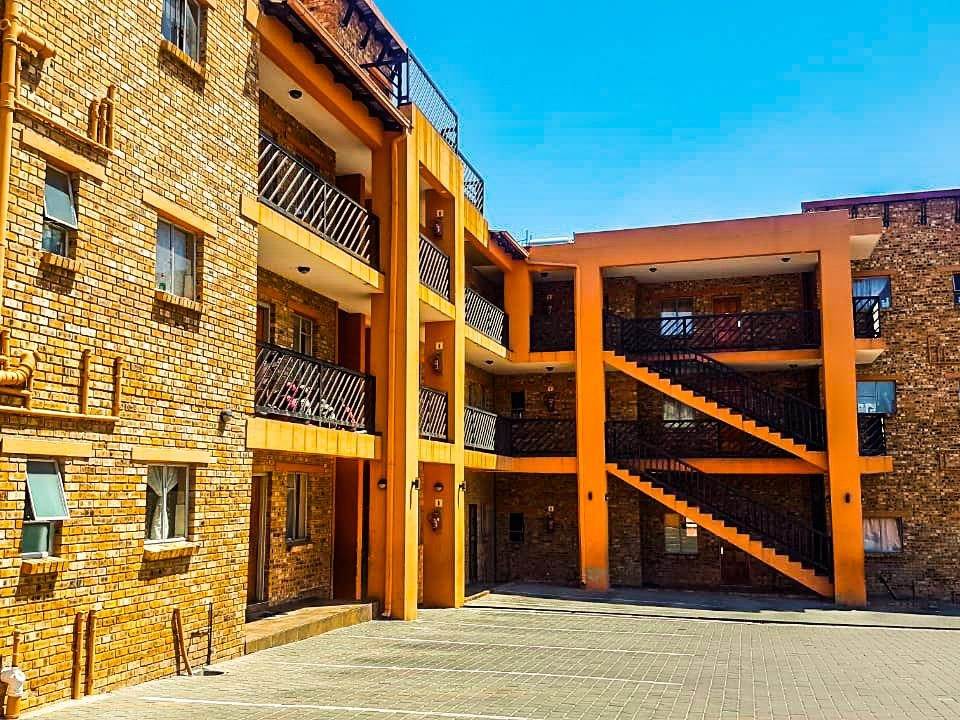 20 Bed Apartment in Turffontein photo number 8