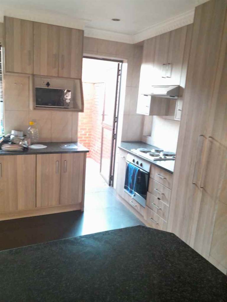 2 Bed Apartment in Jeppestown photo number 20