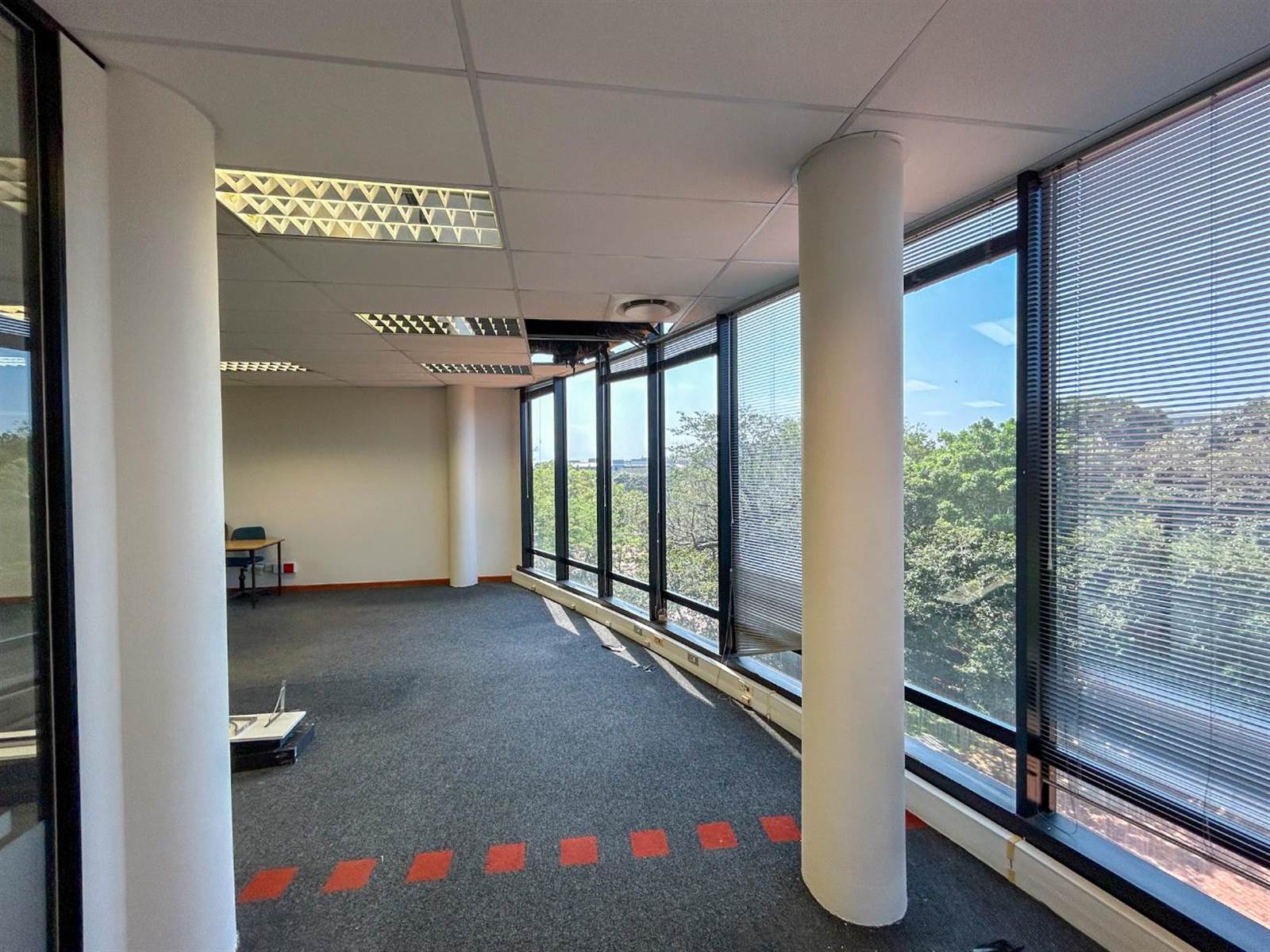 160  m² Office Space in Somerset Park photo number 5