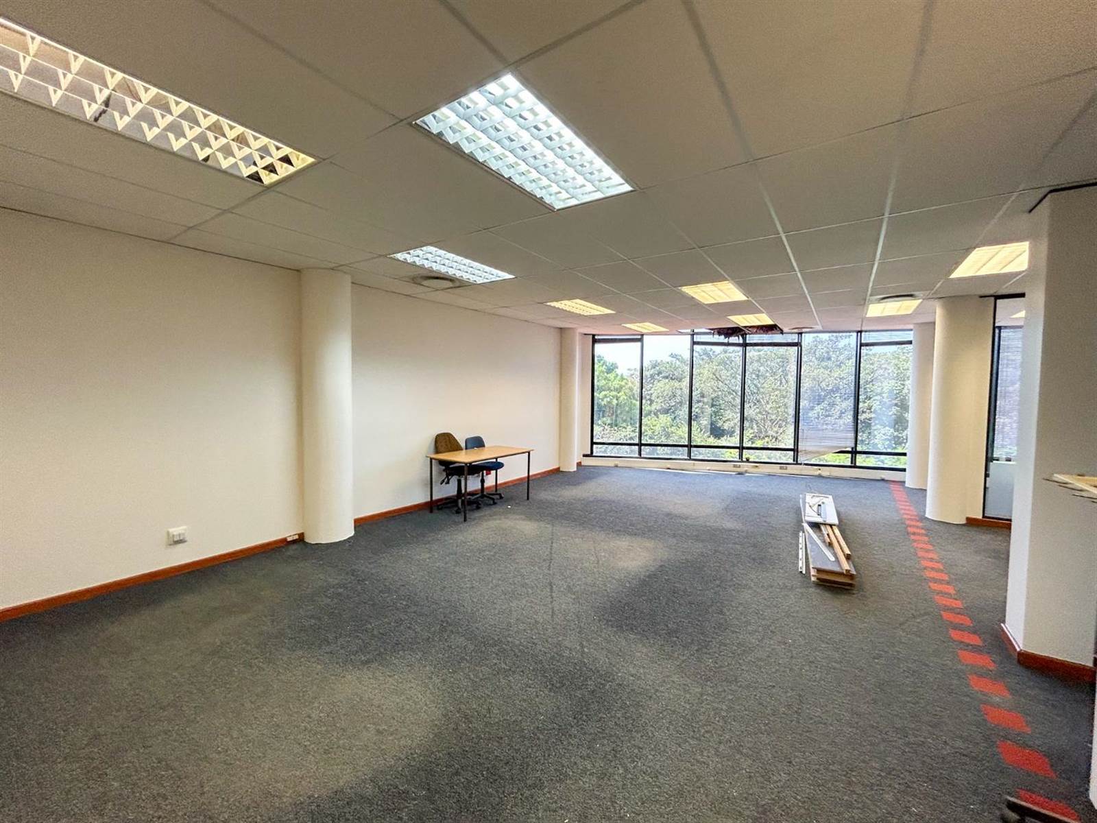 160  m² Office Space in Somerset Park photo number 1