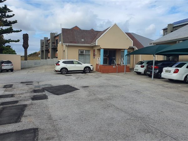 844  m² Commercial space in Newton Park