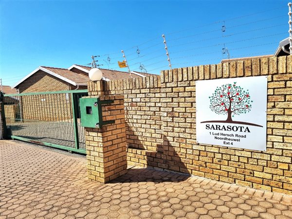 3 Bedroom Townhouse 3 Bedroom Townhouse