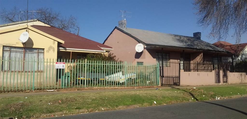 4 Bed House in Rosettenville photo number 4