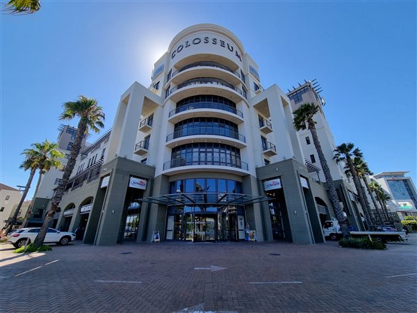 369  m² Commercial space in Century City