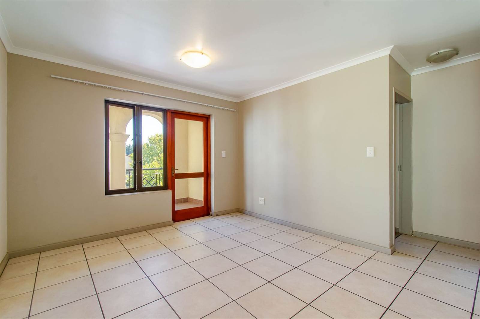 2 Bed Apartment in Bellville Central photo number 8