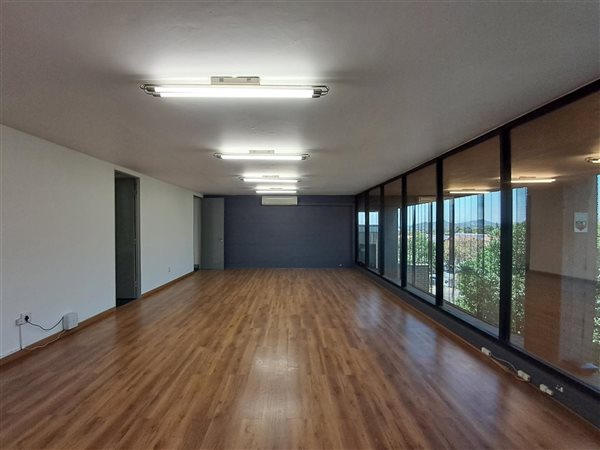 350  m² Office Space