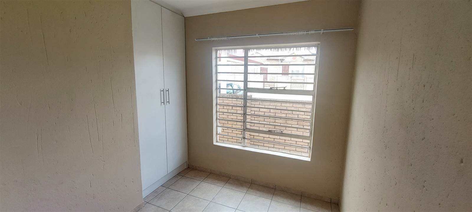 2 Bed Townhouse in Olievenhoutbosch photo number 8