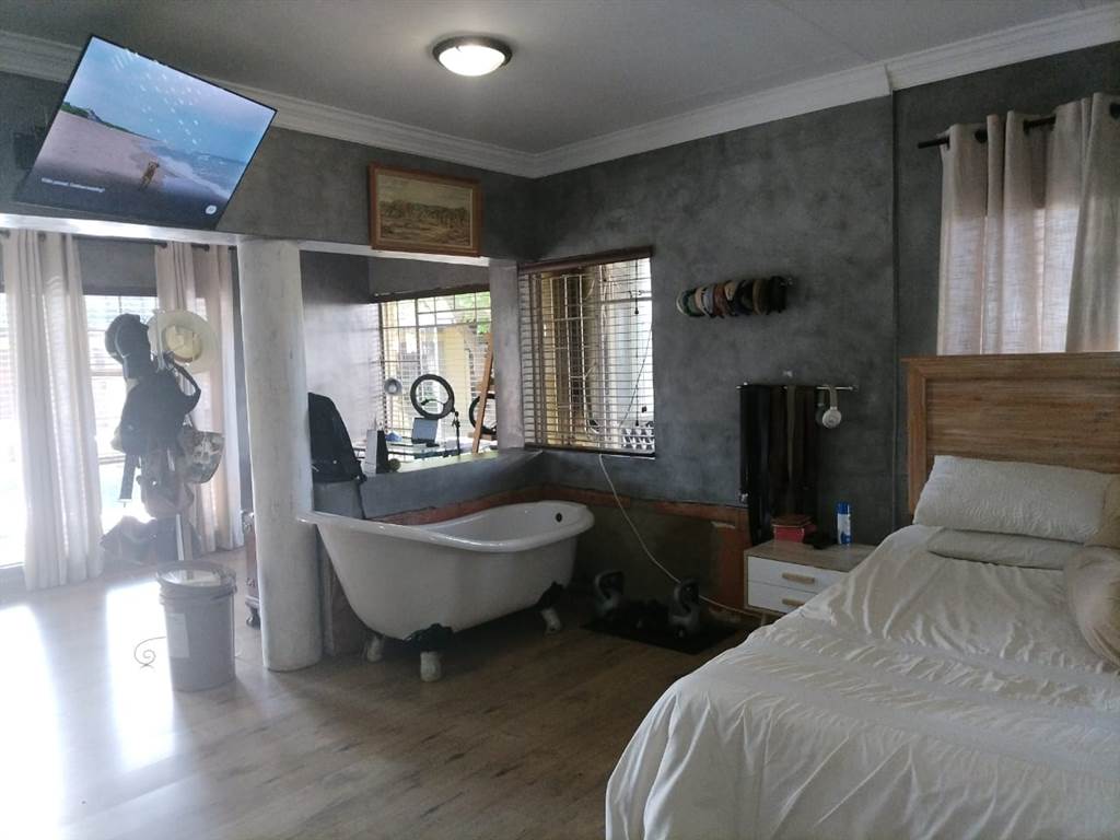 3 Bed House in Lydenburg photo number 17