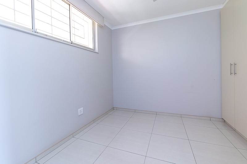 4 Bed Townhouse in Amanzimtoti photo number 12