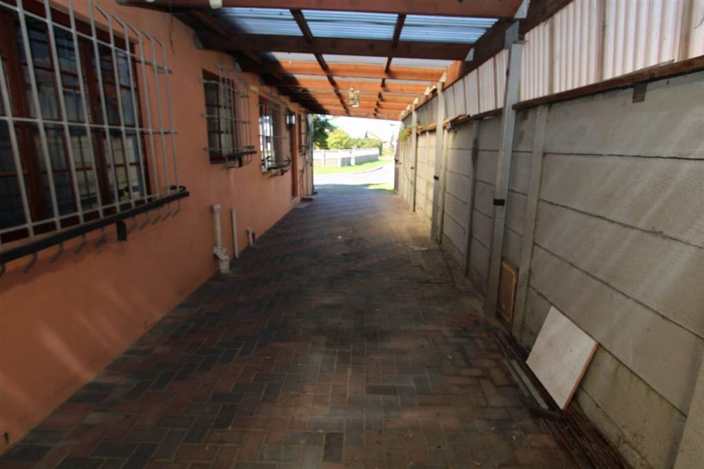 4 Bed House in Mitchells Plain photo number 6