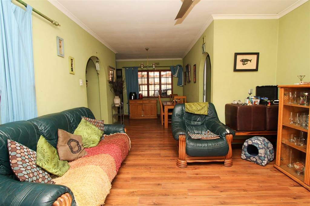 4 Bed House in Mitchells Plain photo number 19