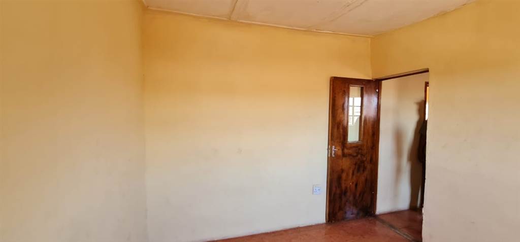 2 Bed House in Kwazakhele photo number 6