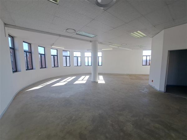 411  m² Commercial space