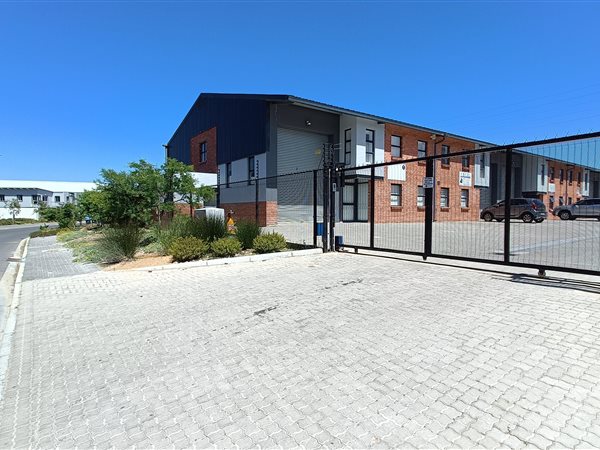 210  m² Industrial space