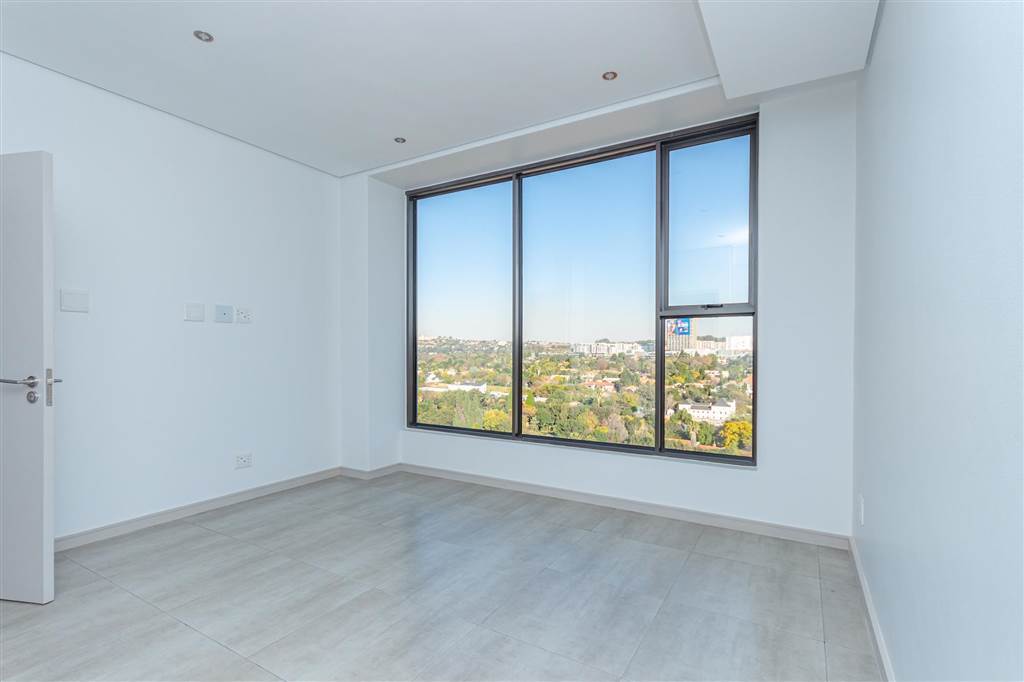 2 Bed Penthouse in Bedfordview photo number 2