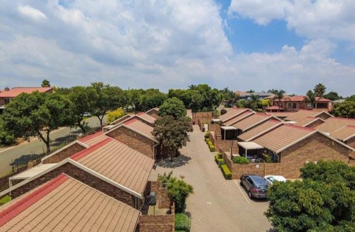 2 Bed Townhouse in Highveld photo number 26