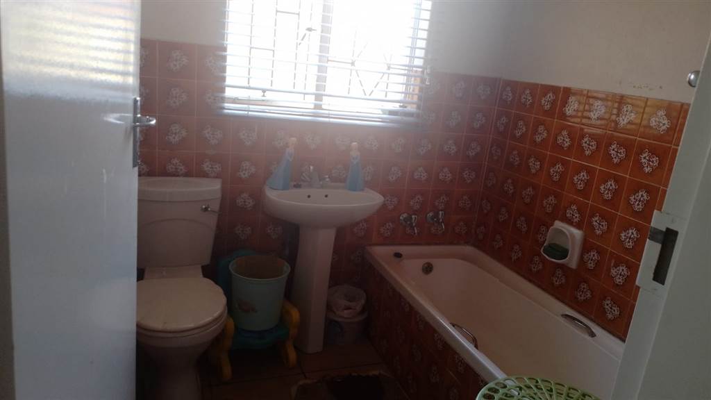 3 Bed House in Mohlakeng photo number 12