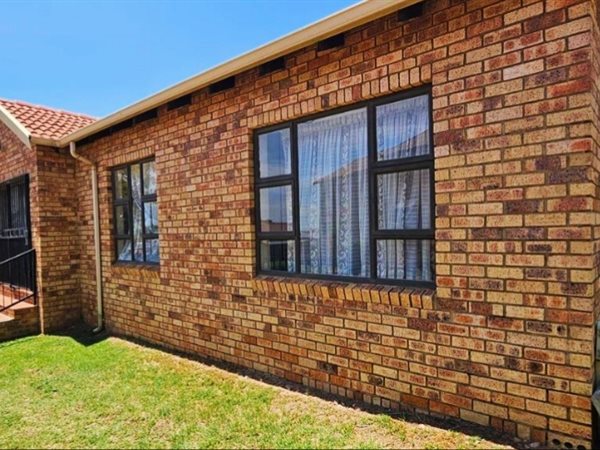 3 Bedroom Townhouse 3 Bedroom Townhouse