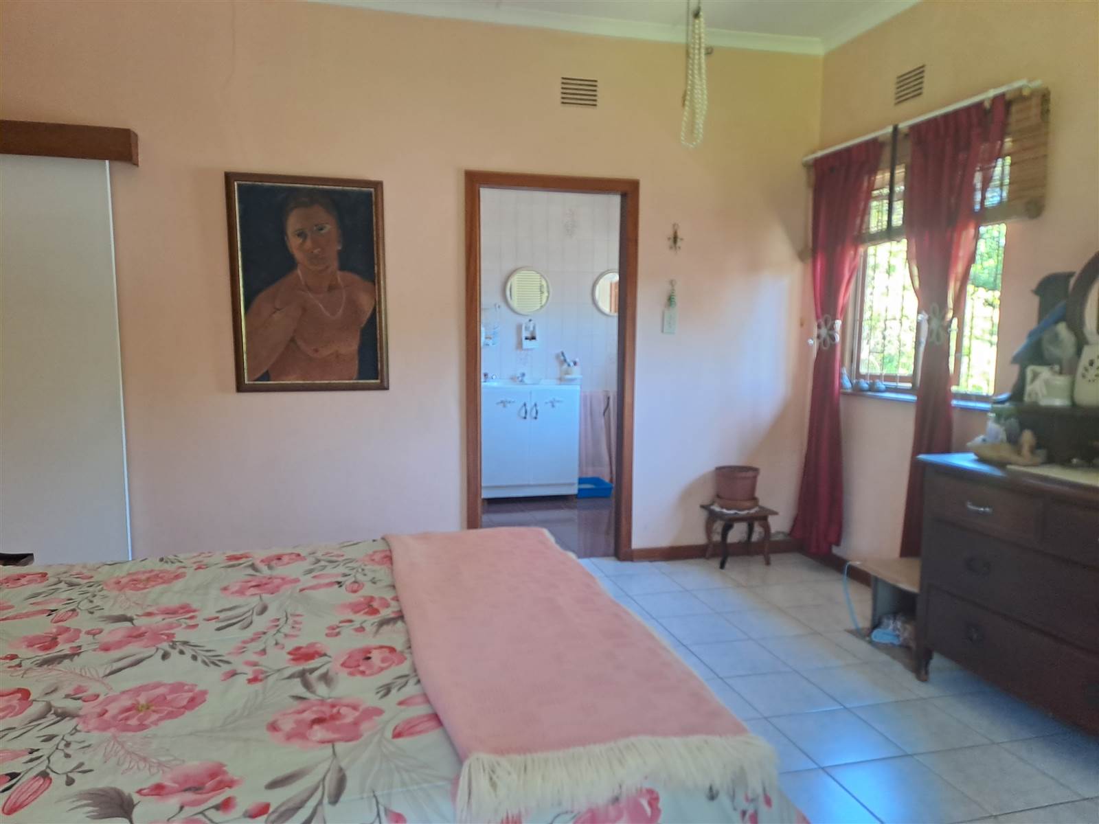 5 Bed House in Umtentweni photo number 5