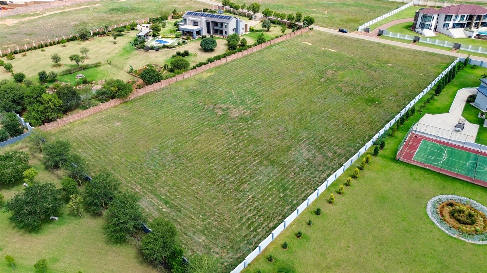 8621 m² Land available in Mooikloof Glen photo number 1