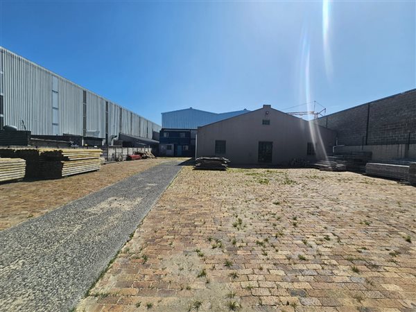 300  m² Industrial space