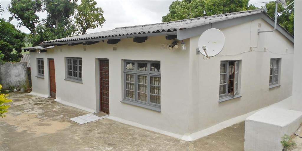 13 Bed House in Umtentweni photo number 2