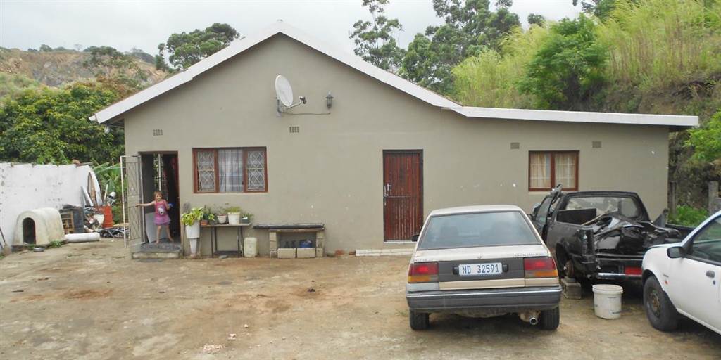 13 Bed House in Umtentweni photo number 3