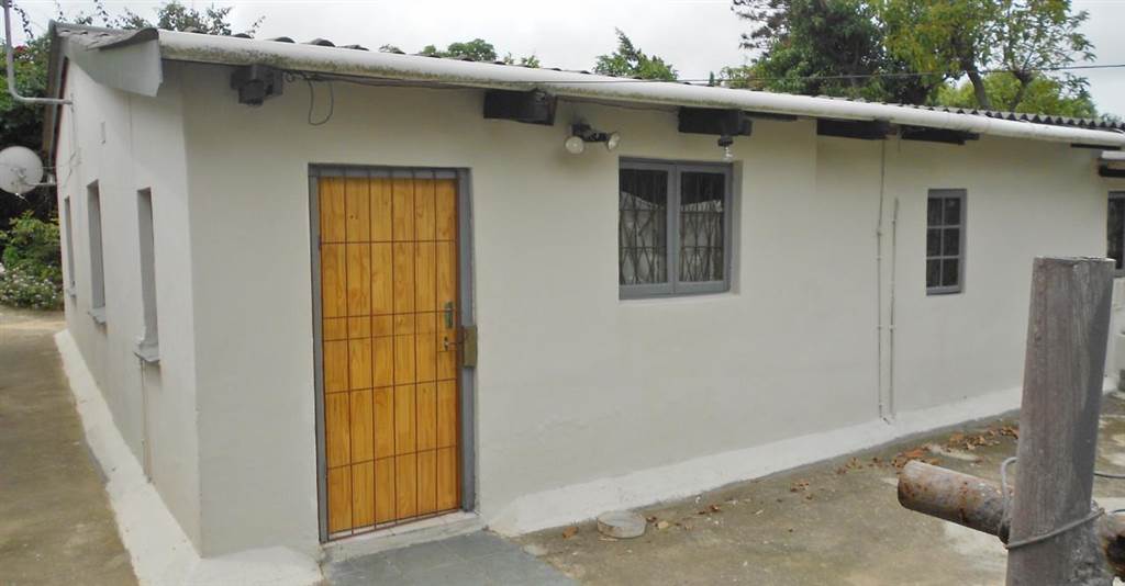 13 Bed House in Umtentweni photo number 5