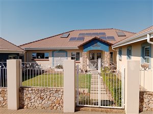 4 Bed House in Bronkhorstbaai